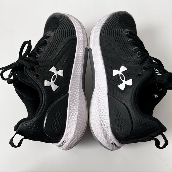 Under Armour Charged Commit. Mens 7.5.